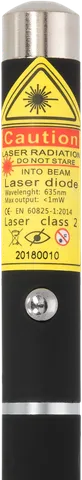 Penna laser rossa M1 – primo piano dell’etichetta di avvertenza con la classe laser